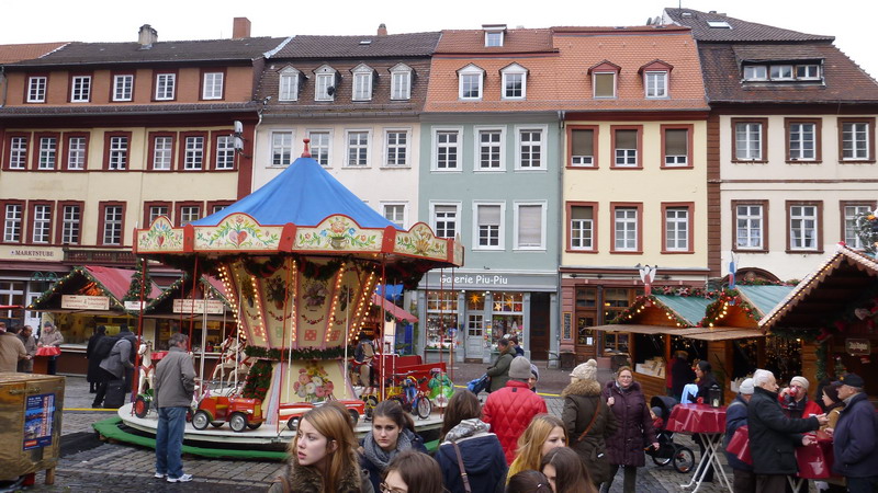 Marktplatz mit Karussell